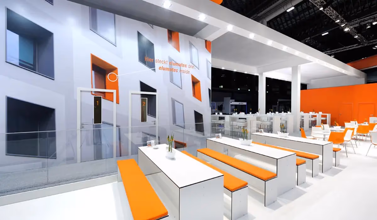 Construcción de stand industrial a medida para Elumatec