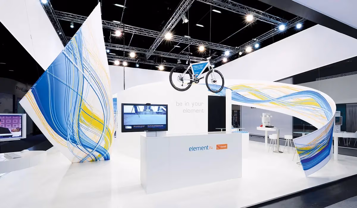 Stand retroiluminado con textiles tensados para Farnel