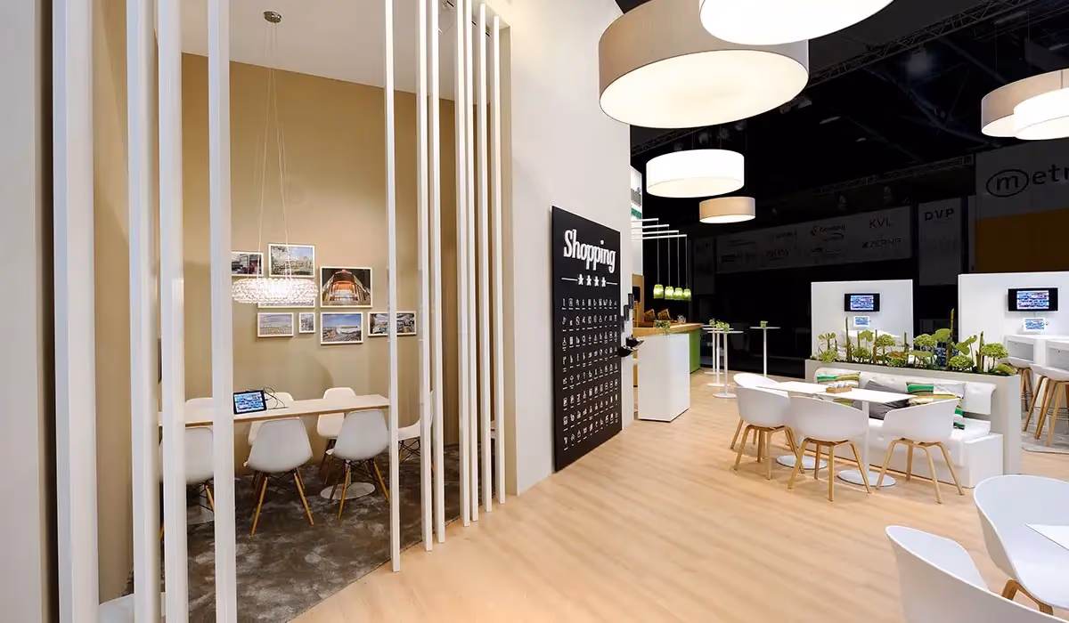 Stand modular de madera y diseño ferial para MFI