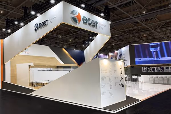 Construcción de stand de gran formato en carpintería de madera para BOST en EMO 2023